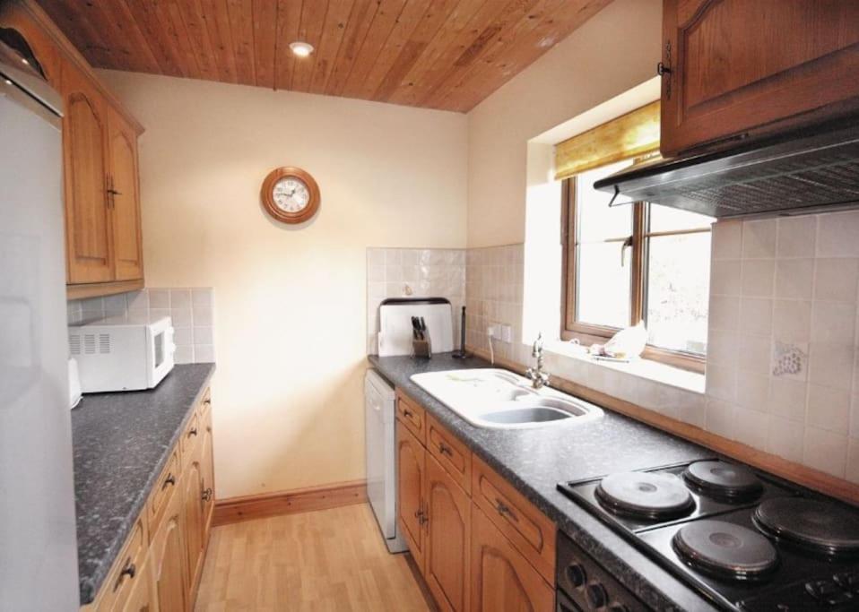 Cottage , Seaside Views, Quiet Beach, Awesome View Pendine Εξωτερικό φωτογραφία